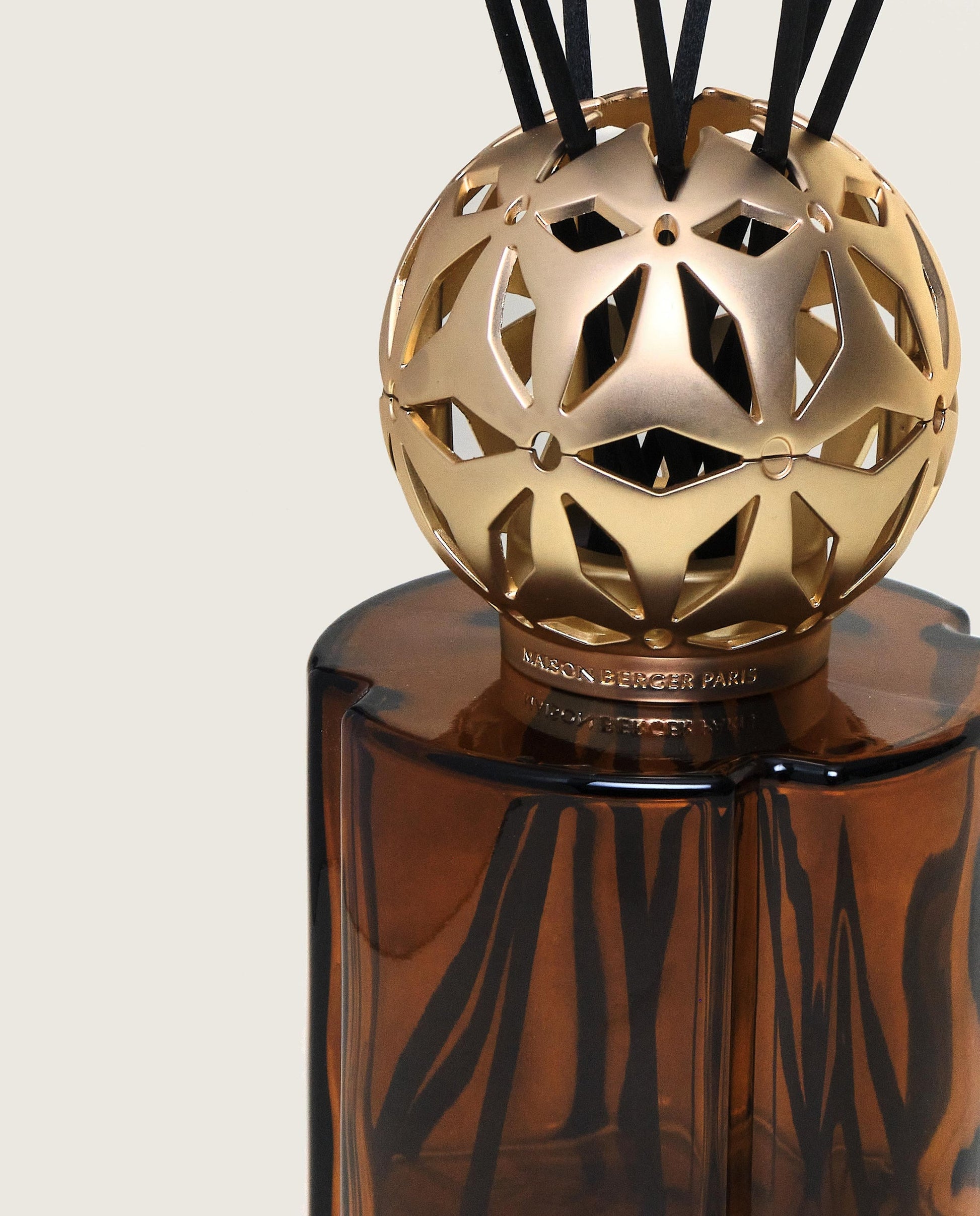 Pomelis Chocolate Reed Diffuser Gift Set with Vanilla Magnificence