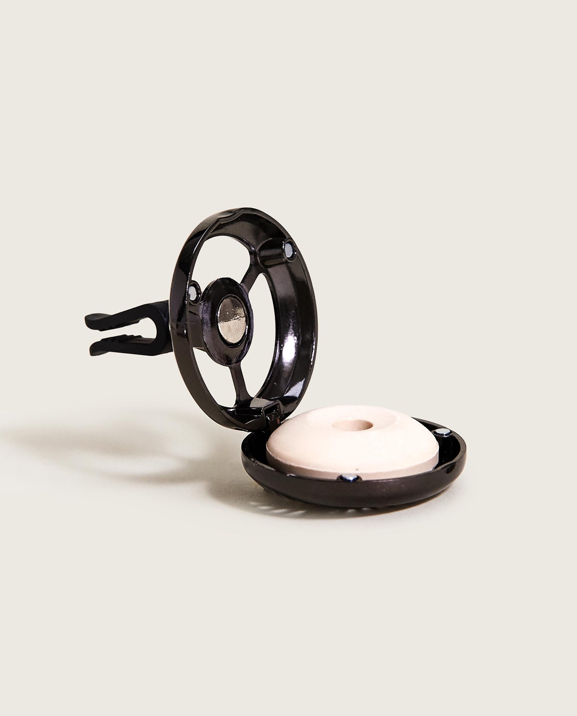 Carwheel Car Diffuser Kit with Liliflora