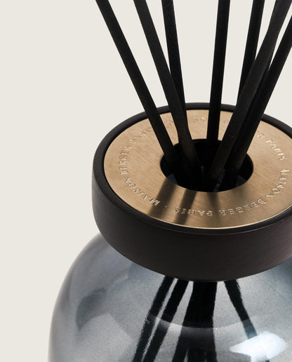 Wood Black/Frosted White Reed Diffuser with Ocean Breeze