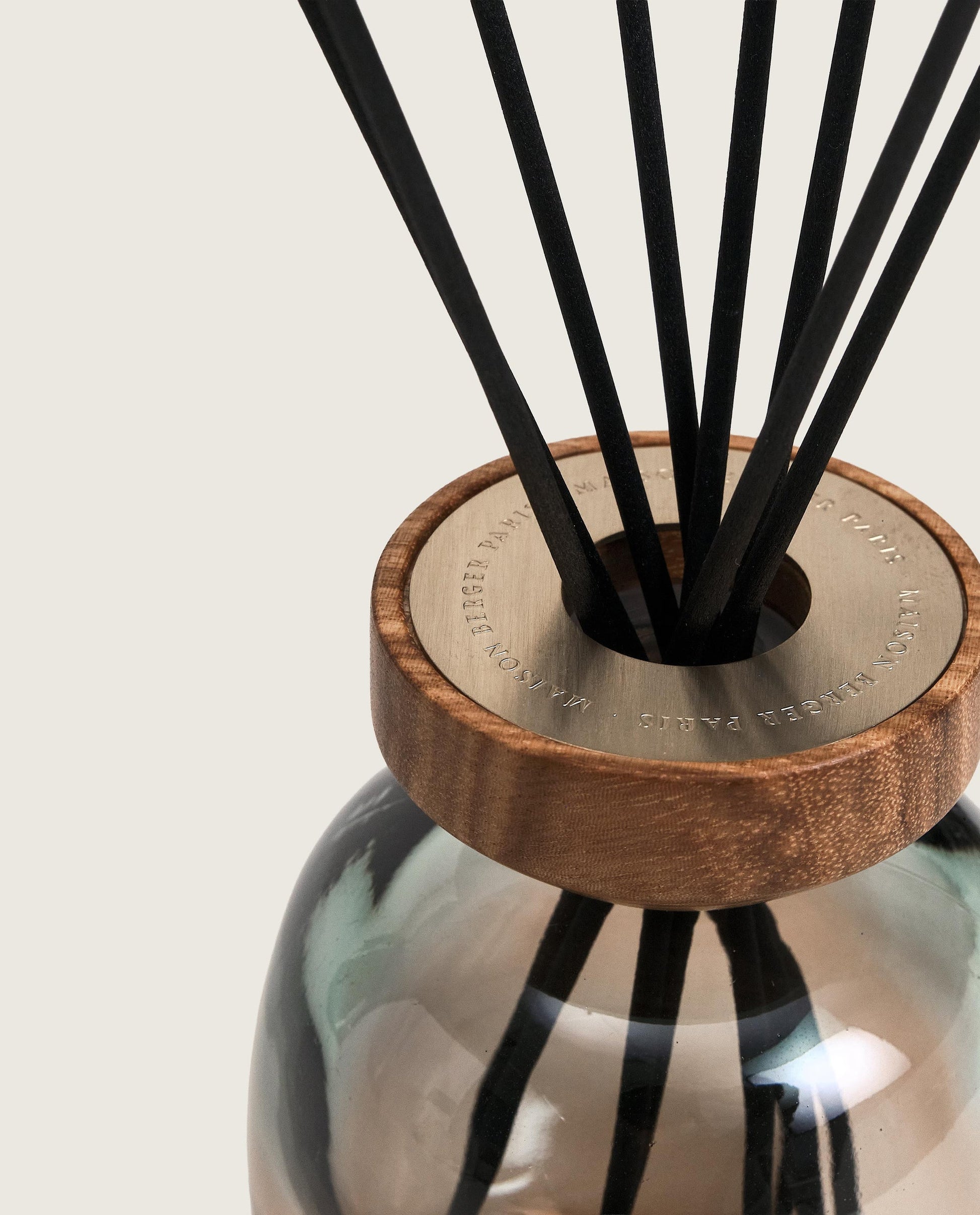 Wood Green/Plum Reed Diffuser with Zest of Verbena