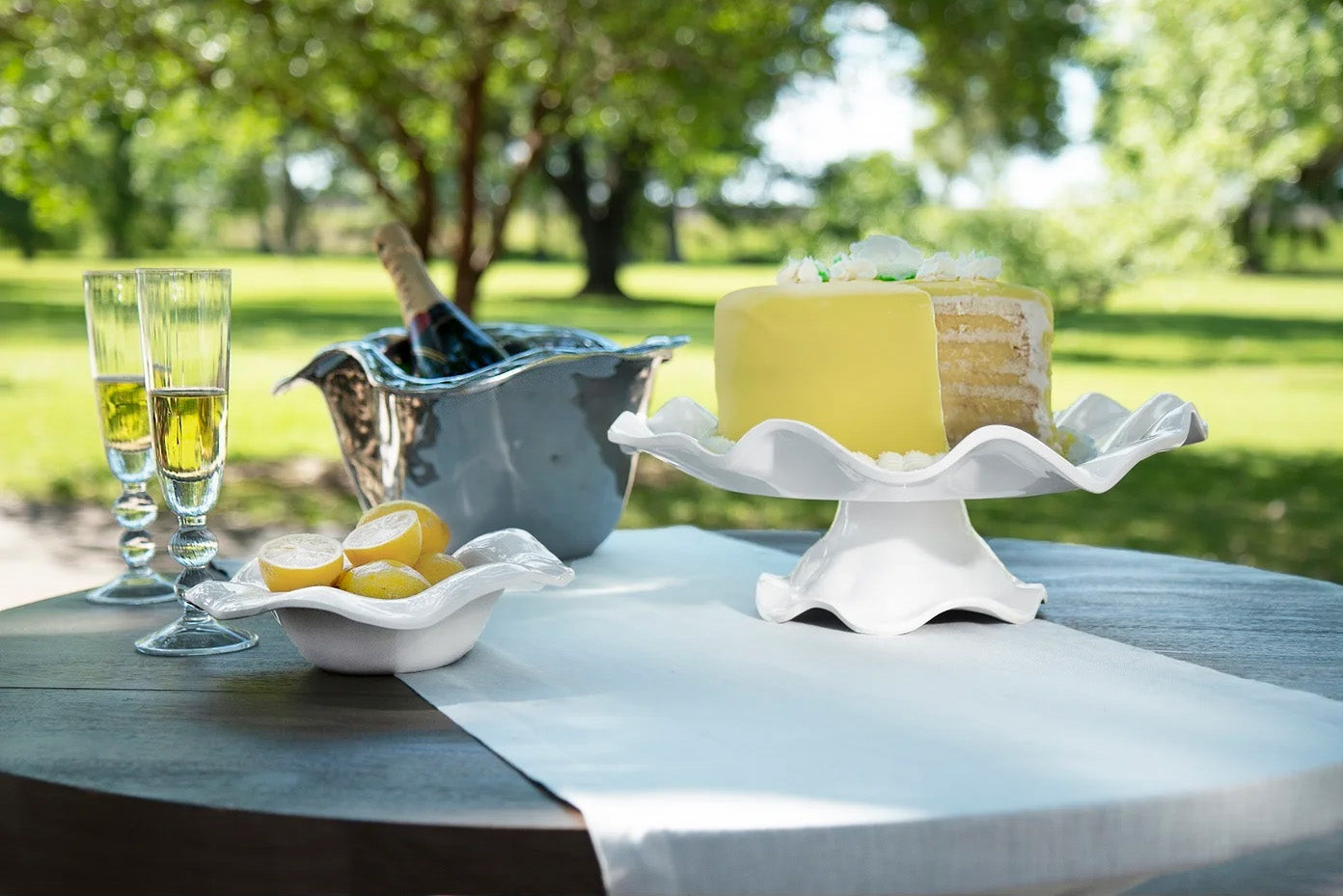 Luxury Melamine Havana Pedestal Cake Plate (White)