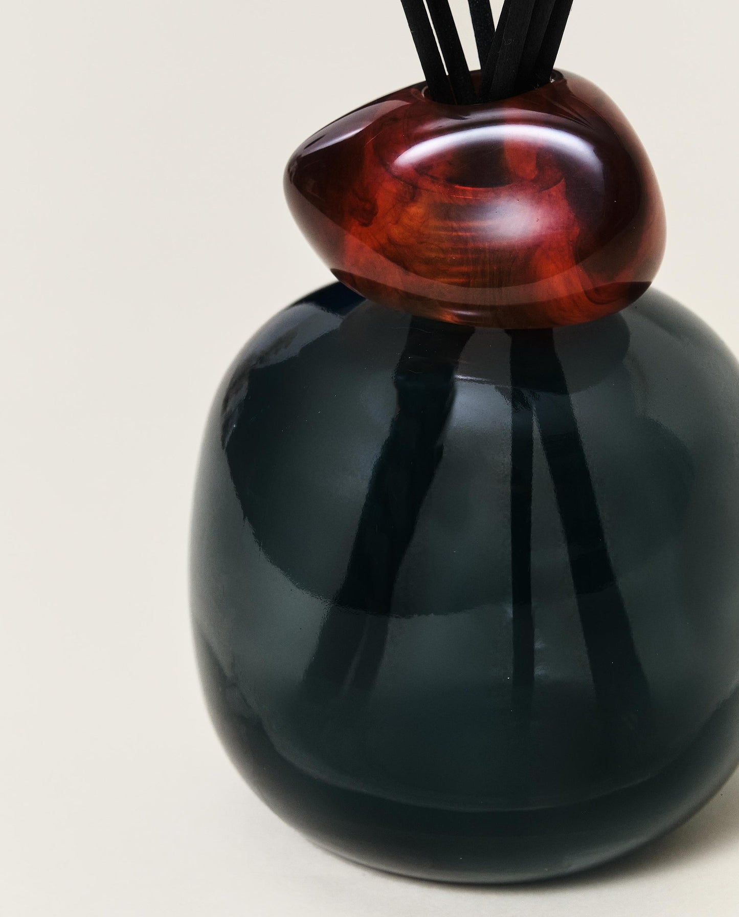 Mineral Black/Amber Reed Diffuser Gift Set with Wilderness
