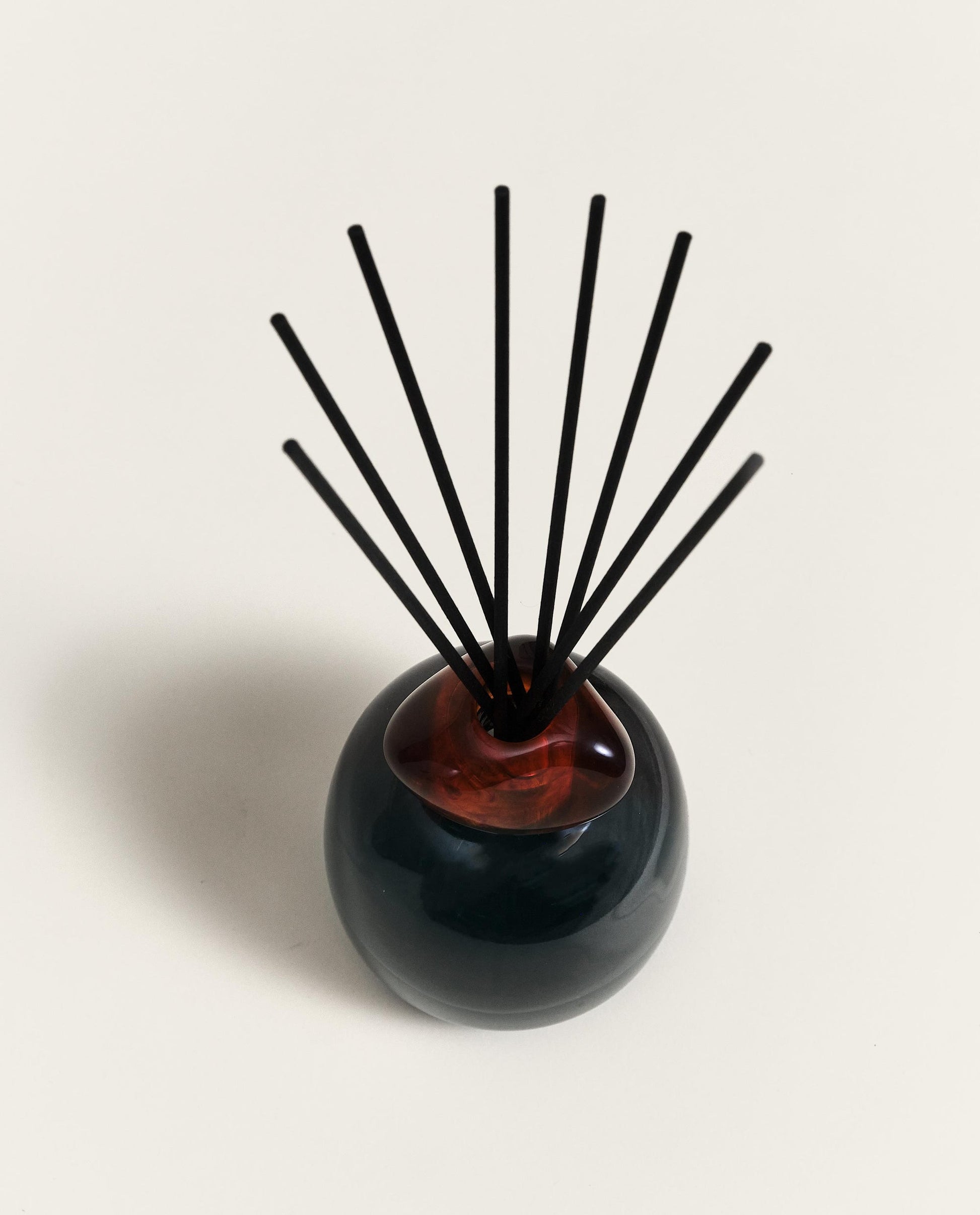 Mineral Black/Amber Reed Diffuser Gift Set with Wilderness