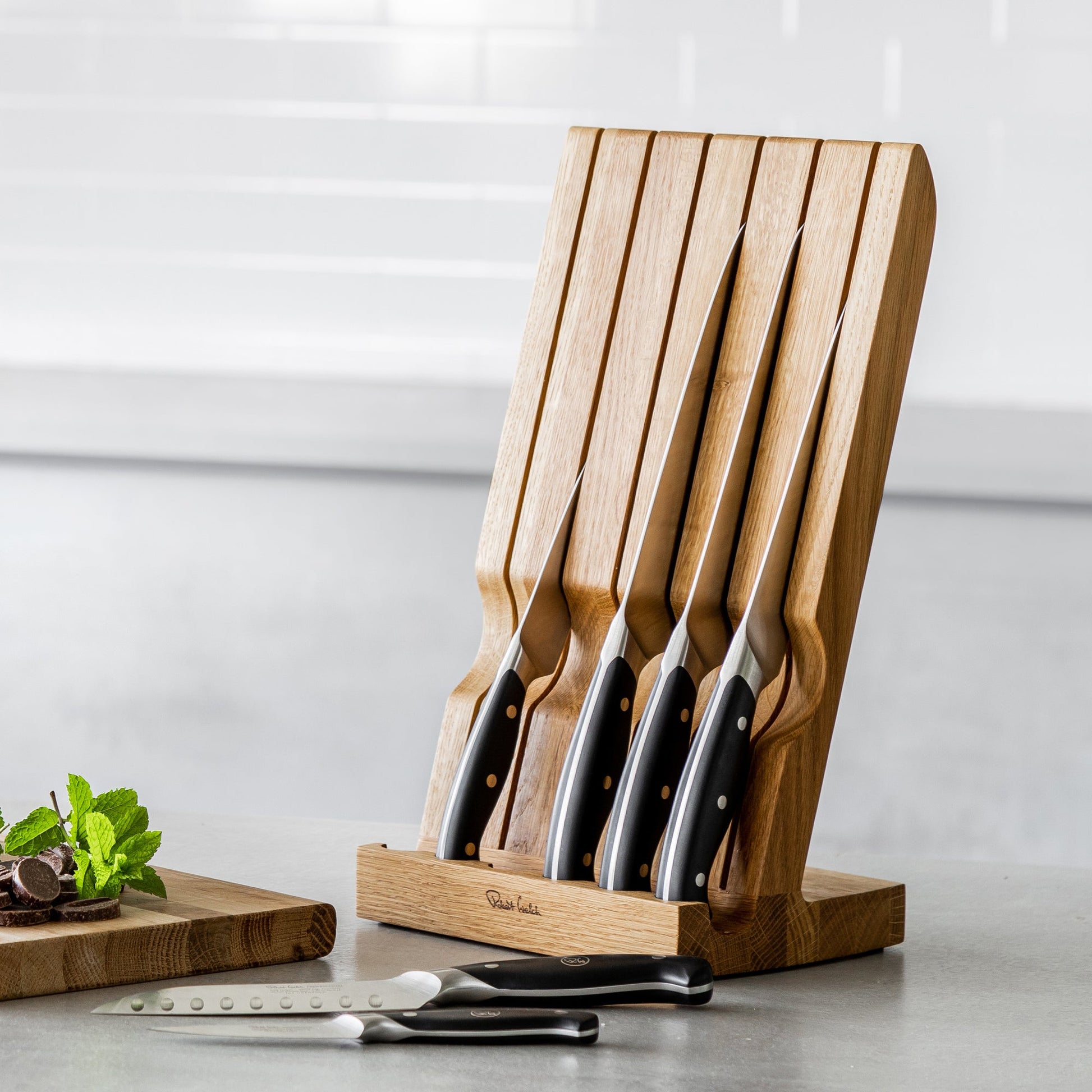 Professional Angle Oak Knife Block Set with Knife Sharpener