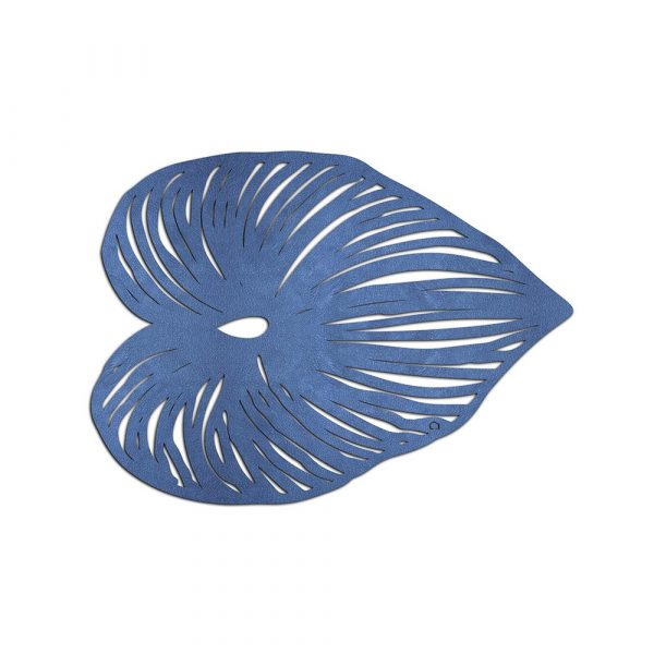 Placemat shaped like a leaf in blue